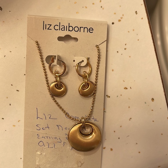 Vintage but still in its original package necklace & matching earrings set - Picture 3 of 8